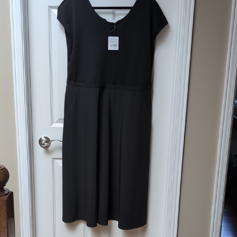 Active USA Black Scoop Neck Midi Dress